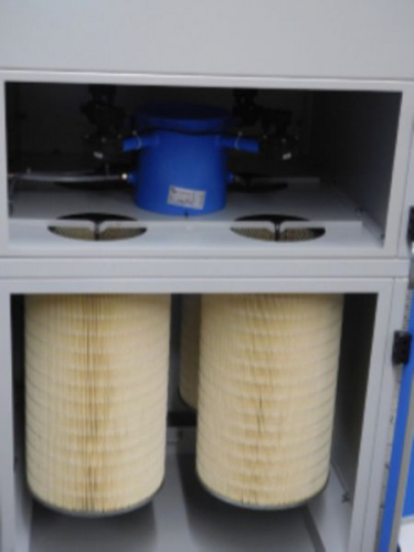 Cartridge filter with compressed air pulse cleaning 