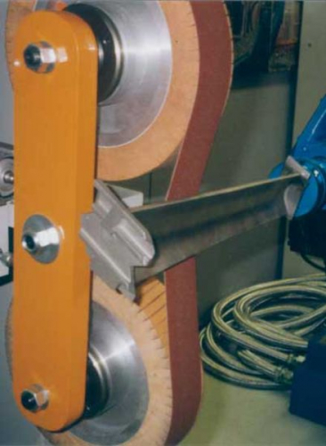 Abrasive belt grinding machine, type KS 100 of robot design